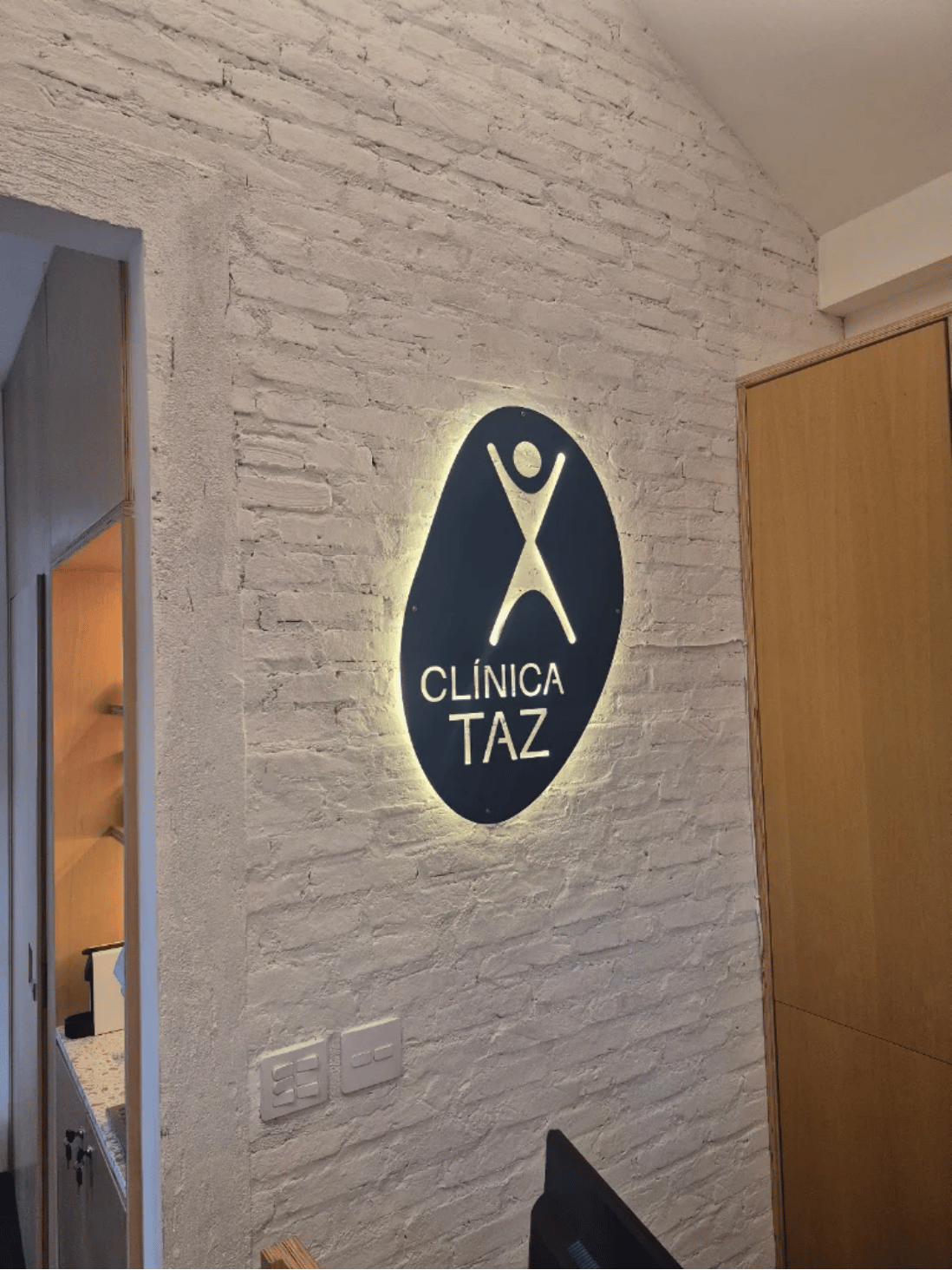 Recepção e identidade visual da Clínica TAZ